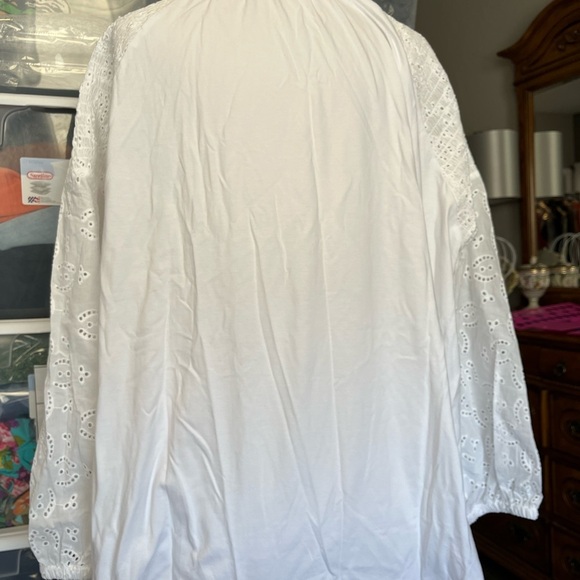 Eyelet Bouse - Picture 4 of 11